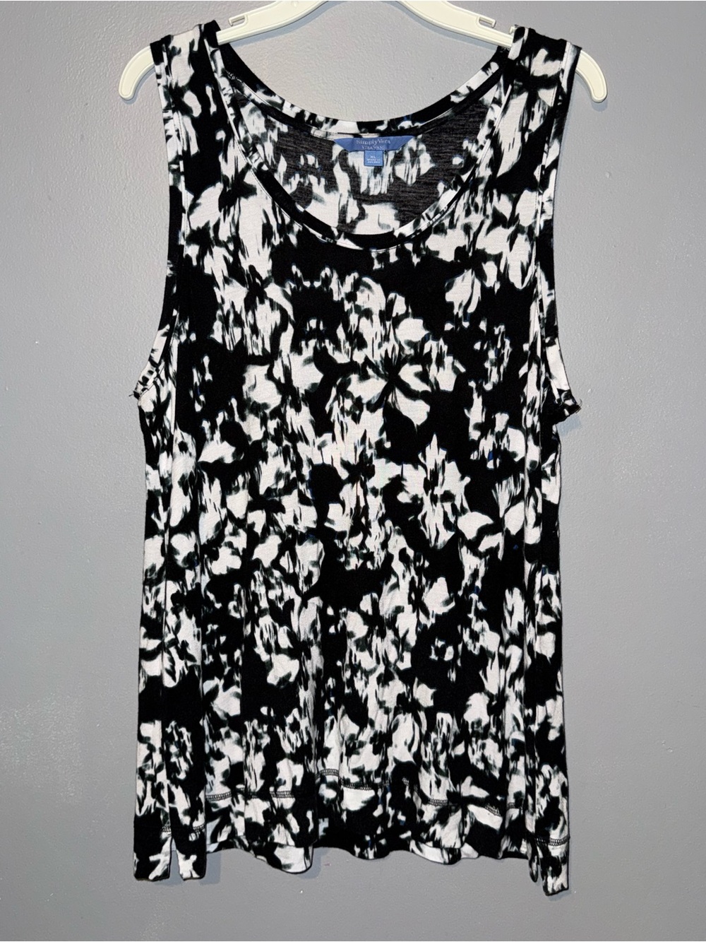 Simply Vera Vera Wang Black & White Floral Tank Top